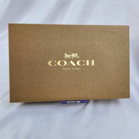 🩵NIB Coach Red Genuine Leather Wristlet w/Detachable \'Coach\' & Star Charms